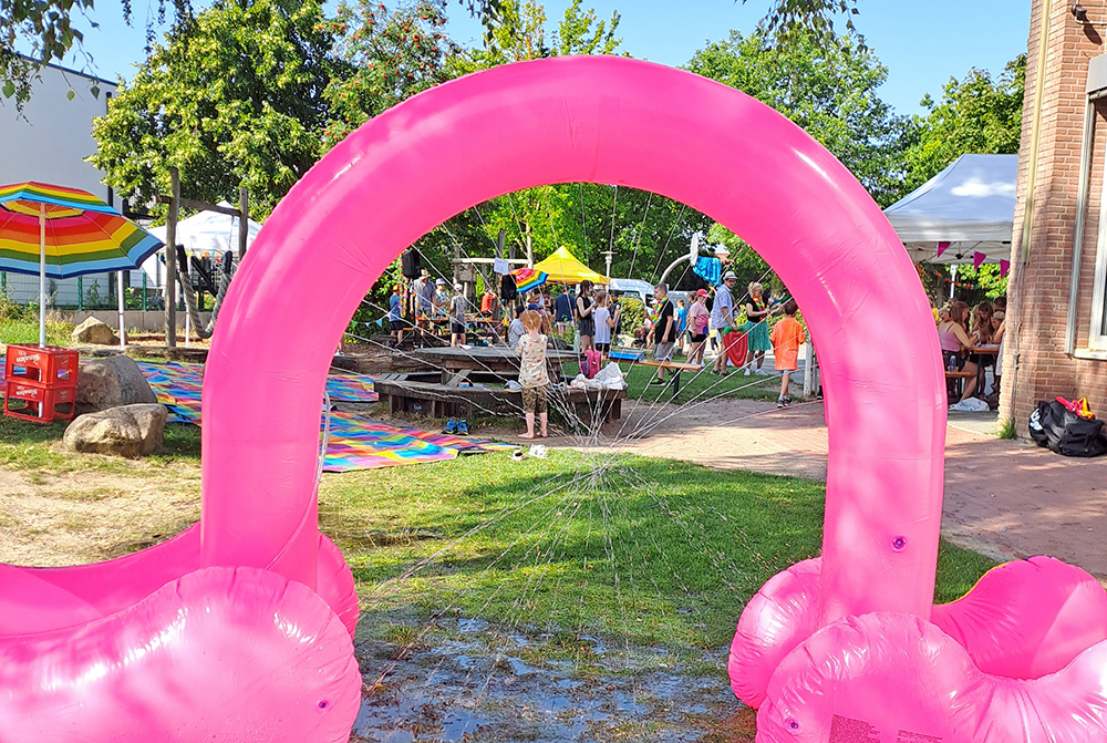 Bild von einem aufblasbaren Wasserspielzeug bei der Ferienbetreuung